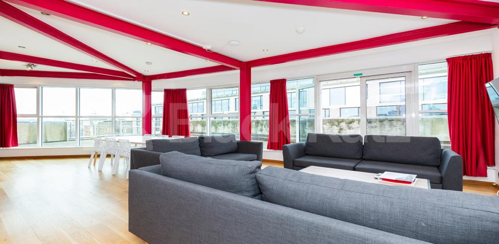 			PENTHOUSE WITH TERRACE, 4 Bedroom, 1 bath, 1 reception Apartment			 Farringdon Road EC1R, FARRINGDON / CLARKENWELL